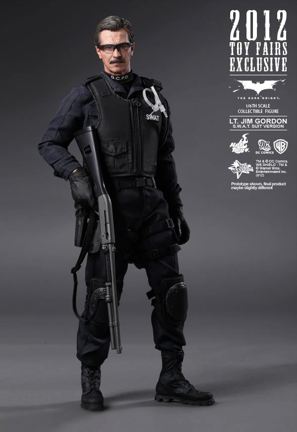 Preview | Hot Toys: Lt. Jim Gordon (SWAT Suit Ver.) (2)